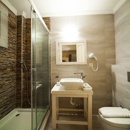 Ionic Bed & Breakfast 2*