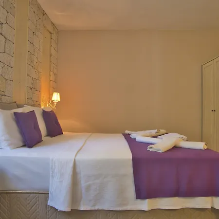 Ionic Bed & Breakfast 2*