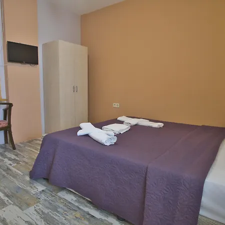 Ionic Bed & Breakfast 2*