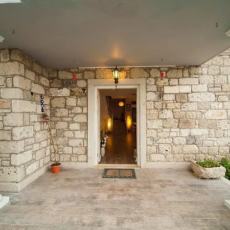 Ionic Bed & Breakfast 2*