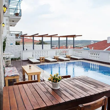 Ionic Bed & Breakfast 2*